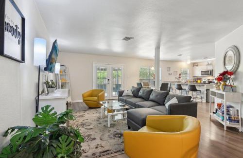Oxbow House | Modern Rental Near Medical Center, Six Flags, UTSA, La Cantera, Lackland AFB