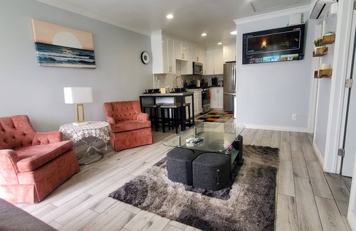 Northwest Torrance House | Modern Residence in Torrance 15 mins from LAX