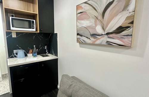 West Ipswich Cabin | Modern Retreat | 1km walk to Cafes | Private, Pet Friendly & Stylish Comfort
