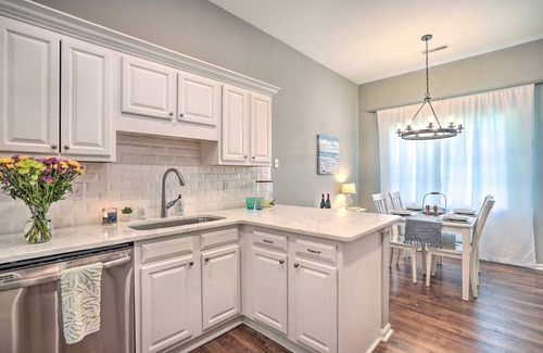 Mount Pleasant House | Modern Retreat - 4 Miles to Isle of Palms Beach!