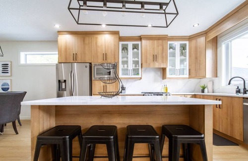 Jasper Place House | Modern Retreat AirCon Backyard Near DT and WEM