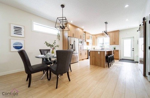 Jasper Place House | Modern Retreat AirCon Backyard Near DT and WEM