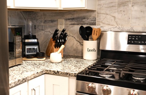 Gresham Park House | Modern-Retreat-Attlanta house/4bedrooms/petfriendly