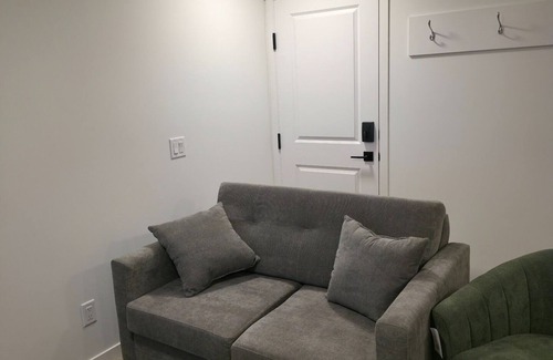 Calgary Apartment | Modern Retreat Central Location All the Comforts of Home