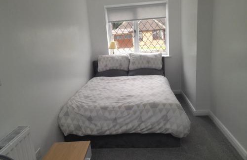 Winshill Apartment | Modern Retreat Near Town & Nature with Stunning Views Entertainment and Parking