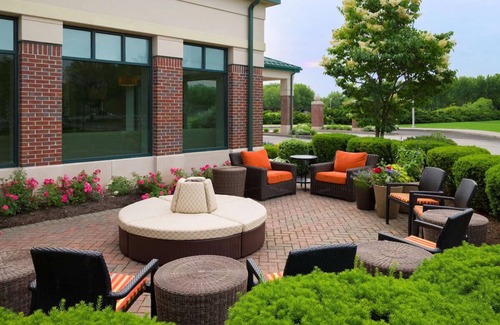 Silver Lane House | Modern Retreat in Glastonbury: Prime Location, On-Site Restaurant & More!