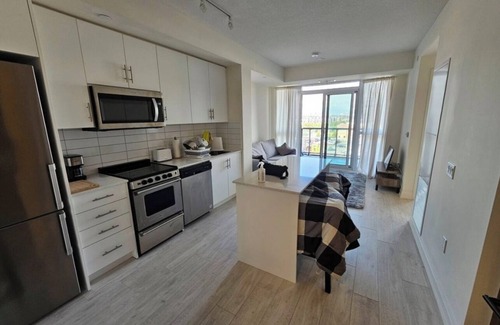 Oakville Condo | Modern Retreat in Oakville with Highspeed Internet