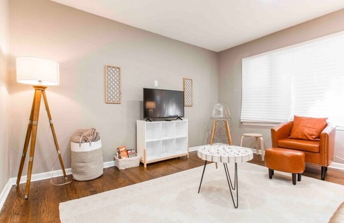 Independence House | Modern Retreat Min to Stadiums Family's Welcome