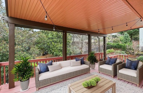 Happy Valley House | Modern retreat - stay minutes from Portland, Mt Hood, dining & nature attraction