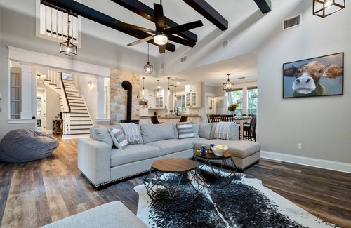 Henly House | Modern Retreat | Private Pool, Hot Tub, Game Room – Fully Updated!
