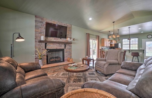 Cotter House | Modern Retreat w/Deck: Walk to White River!