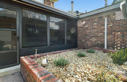Gunter Afs House | Modern Retreat w/Fast Wi-Fi & Covered Patio and Parking - Centrally located