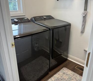 Troutville House | Modern Retreat w Level 2 EV Charger, Fast WiFi