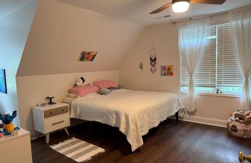 Troutville House | Modern Retreat w Level 2 EV Charger, Fast WiFi