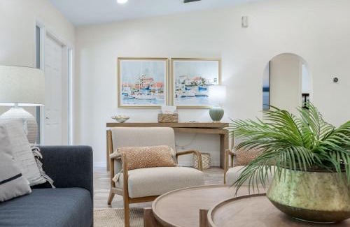 Willoughby Acres House | Modern Retreat W Pool & Hot Tub Near Beaches
