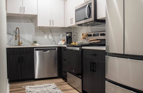 Old East Dallas Apartment | Modern-Retro Boutique Style Suite Near Lower Greenville & Downtown
