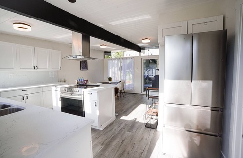 Sedro-Woolley House | Modern Retro Haven near Downtown Sedro Woolley