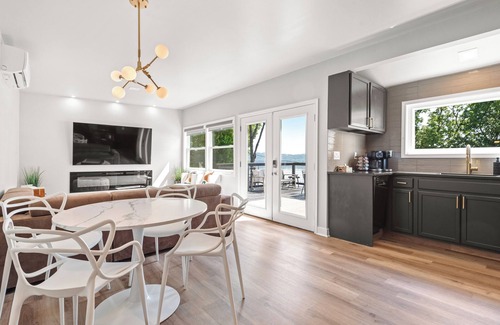 Wrightsville Cottage | Modern River Cottage with Amazing River and Marina Views