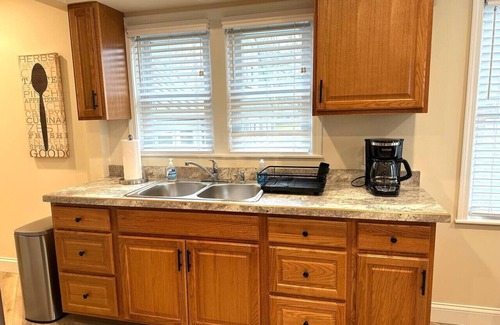 Bay City Apartment | Modern Riverbend Suites 1BR