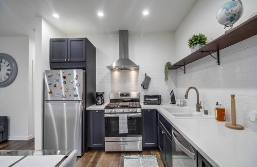 Kensington House | Modern & Romantic Studio | Private Entrance