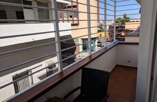 San Anton Apartment | Modern room+bath, balcony &Priv.Entrance Col. Zone