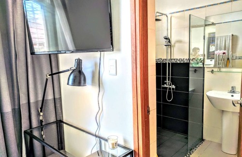 San Anton Apartment | Modern room+bath, balcony &Priv.Entrance Col. Zone