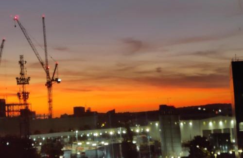 College Park and Old Oak House | Modern room