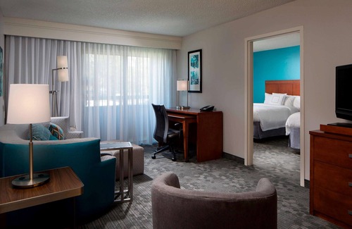 Boca Raton Hotel | Modern Room Perfect for Relaxing Getaways: Heated Pool, On-Site Market & More