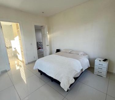 Bosques de las Lomas House | Modern room with balcony