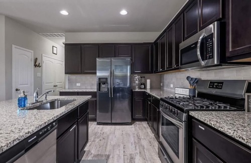 Round Rock House | Modern Round Rock Home close to Kalahari Resort