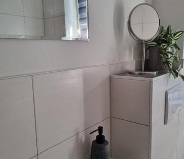Pasewalk Apartment | Modern-Ruhig-Stadtnah-Geschirrspüler-Parkplatz