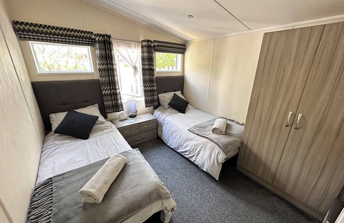 Torthorwald Cabin | Modern rural lodge close to Dumfries