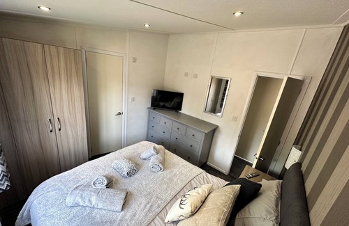 Torthorwald Cabin | Modern rural lodge close to Dumfries