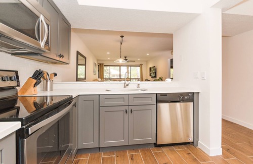Hunt Club Condo | Modern rustic 2 bdrm in the heart of Palm Beach Gardens.