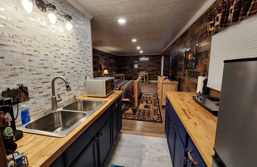 Rocky Grove Apartment | Modern Rustic Apartment Across from National Park!