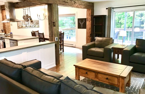 Castle Glen Estates House | Modern/rustic chalet steps from the Bruce Trail and amazing road riding.