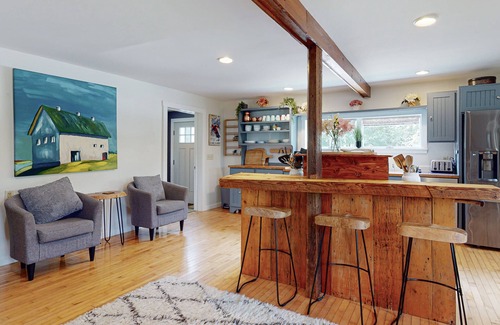 Moscow House | Modern Rustic Farmhouse with Fast WiFi, Fireplace, & Mountain View - Near Skiing