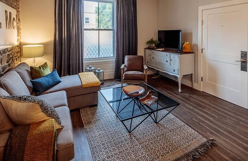 Inner Harbour Apartment | Modern Rustic Flat in the heart of Kingston