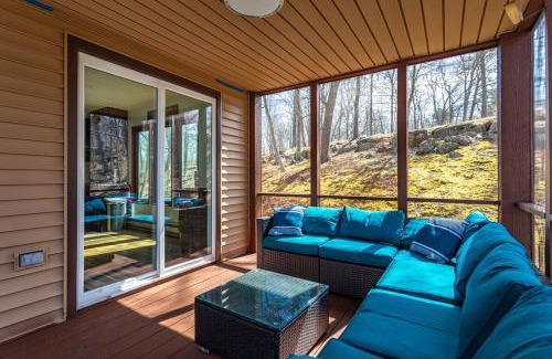 Bushkill House | Modern Rustic Lodge! Sauna, Game Room, Jacuzzi