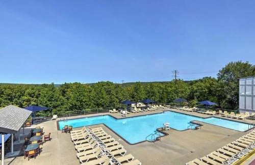 Bushkill House | Modern Rustic Lodge! Sauna, Game Room, Jacuzzi