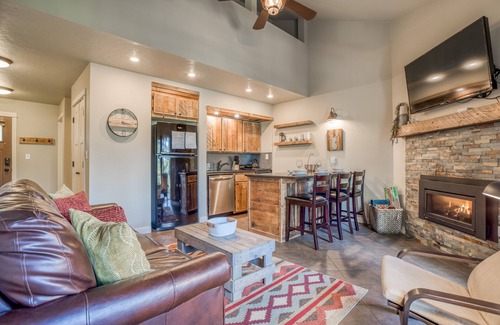 Century West Condo | Modern Rustic Updates Set This 2-Bedroom Mt. Bachelor Village Condo Apart!