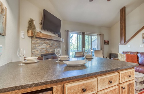 Century West Condo | Modern Rustic Updates Set This 2-Bedroom Mt. Bachelor Village Condo Apart!