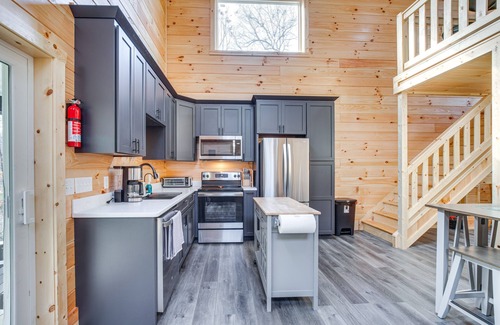 Wolf Run Cabin | Modern Salineville Cabin on 13 Acres w/Fire Pit!