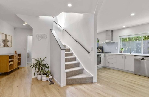 Greenlane - Ellerslie House | Modern Sanctuary on the reserve