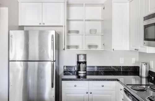 Santa Clara Apartment | Modern Santa Clara 1BR w/W/D, Gym, Pool, walk to Safeway, by Blueground