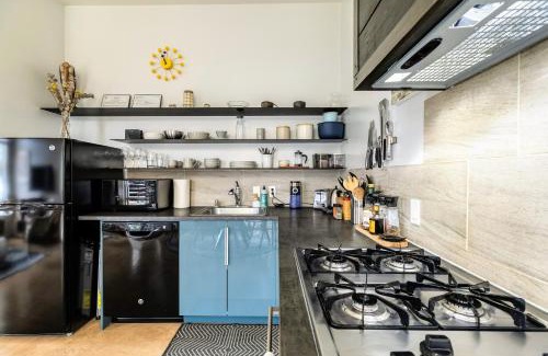Santa Fe Apartment | Modern Santa Fe Baca Railyard Apartment with Terrace