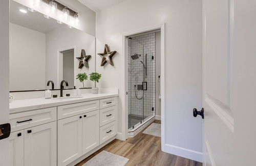 Santa Rosa House | Modern Santa Rosa Retreat - Close to Wineries!