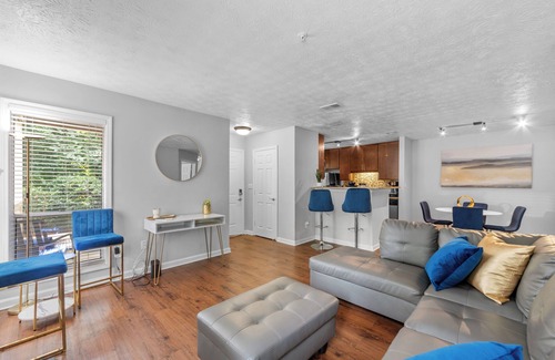 Cumberland Apartment | Modern Sapphire Sanctuary near Braves Stadium