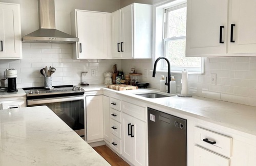Saratoga Springs House | Modern Saratoga House Near Track