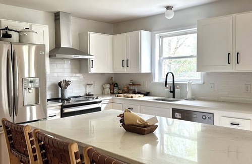 Saratoga Springs House | Modern Saratoga House Near Track